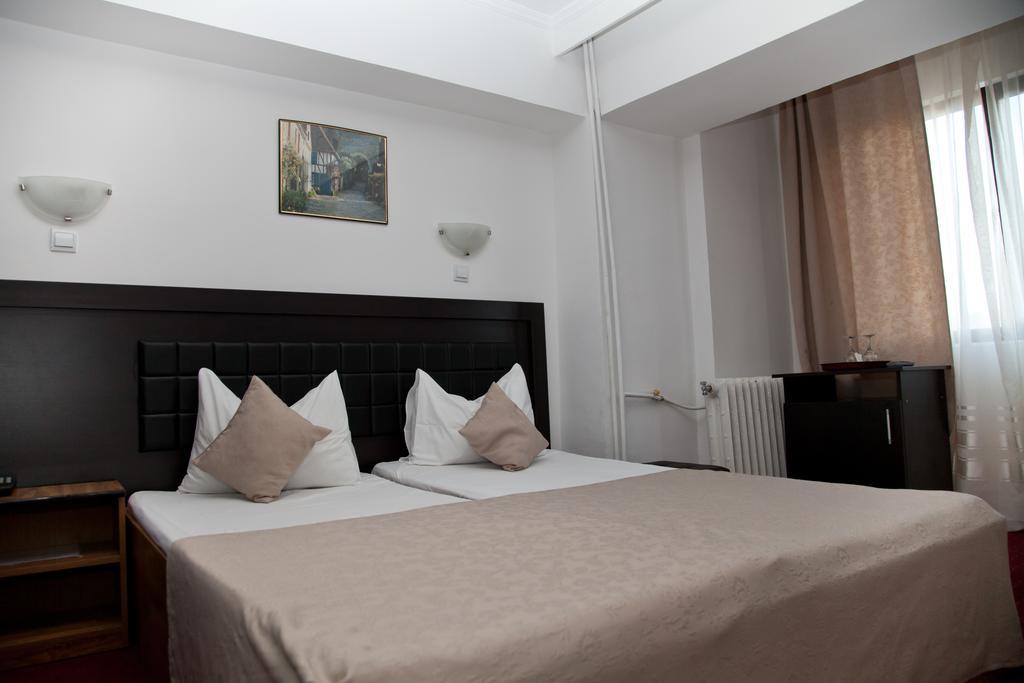 Hotel Metropol Пітешть Номер фото