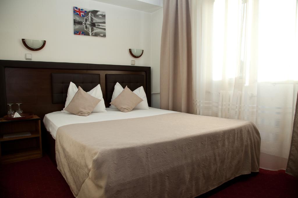 Hotel Metropol Пітешть Номер фото
