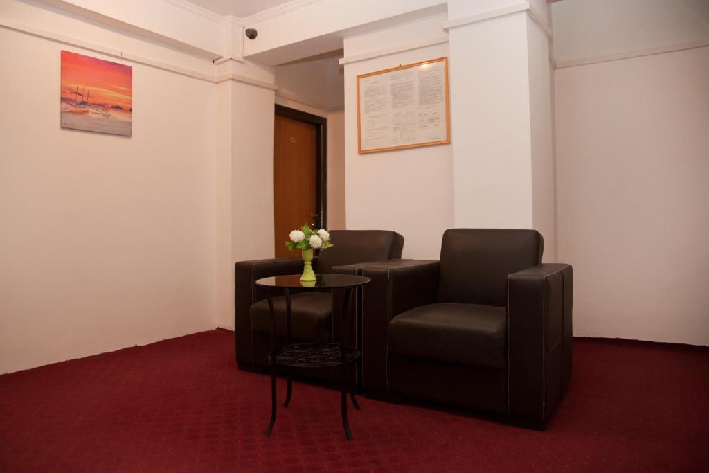 Hotel Metropol Пітешть Екстер'єр фото