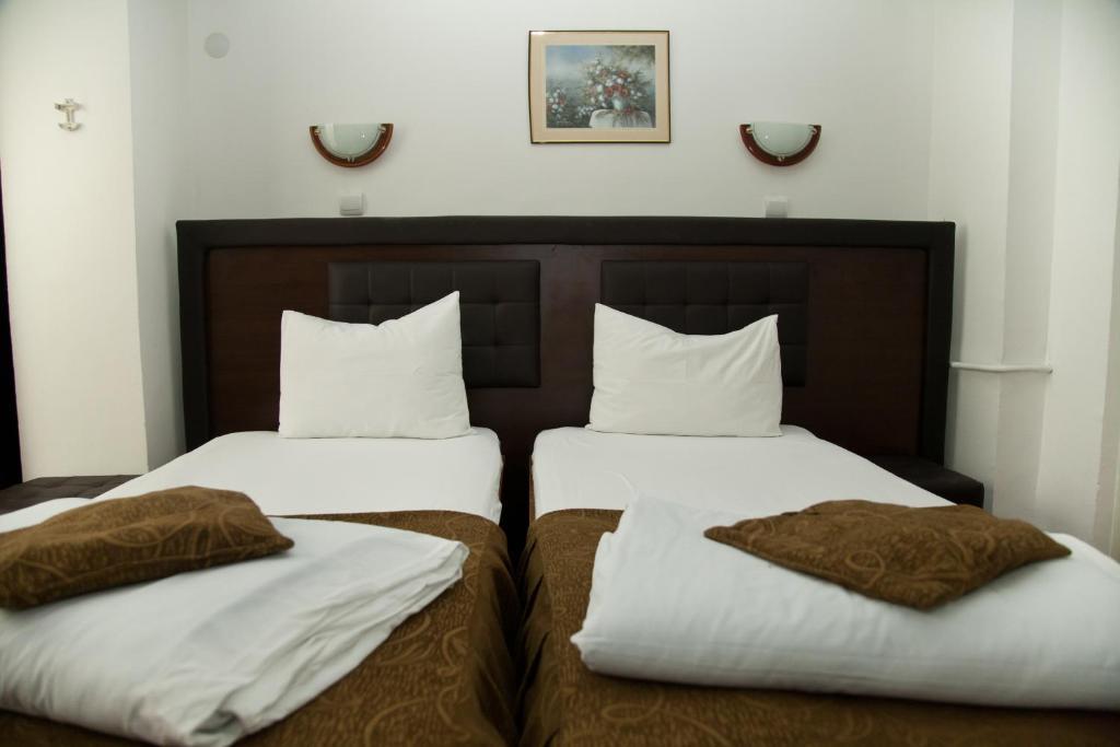 Hotel Metropol Пітешть Екстер'єр фото